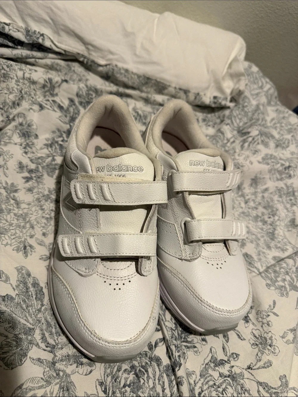 New Balance Kids White Leather Velcro Sneakers